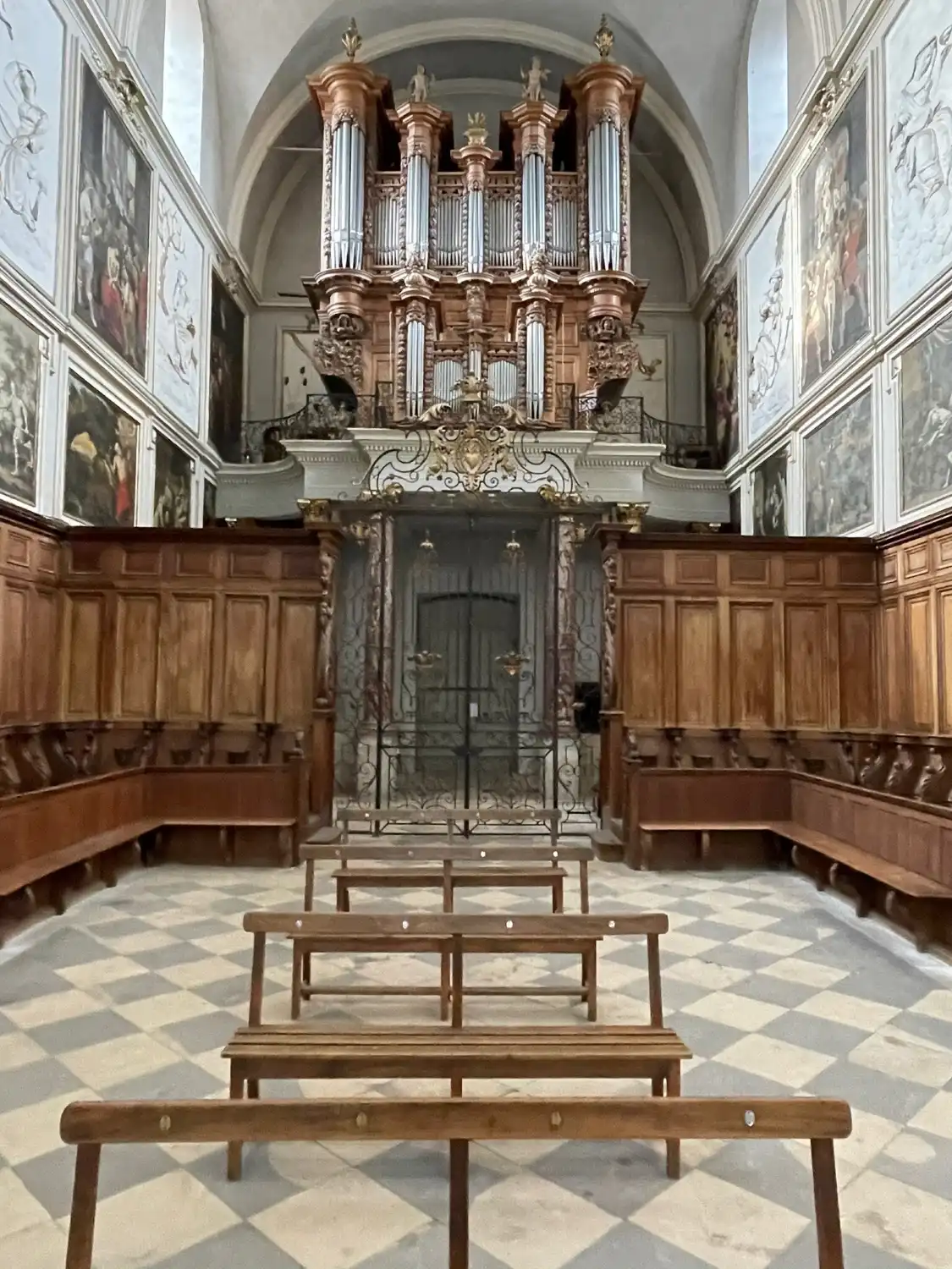 Отели рядом с достопримечательностью «Church of Saint-Pierre des Chartreux»