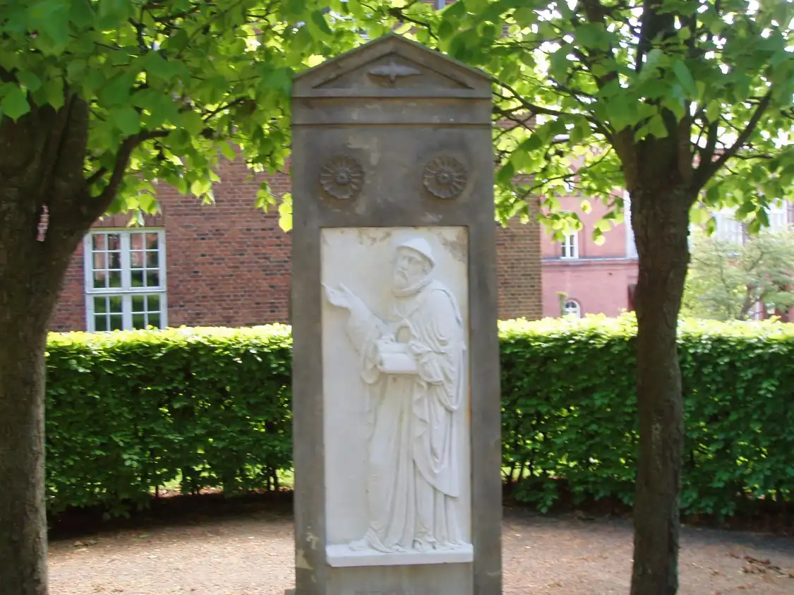 Hotels near Hans Tausens Minde