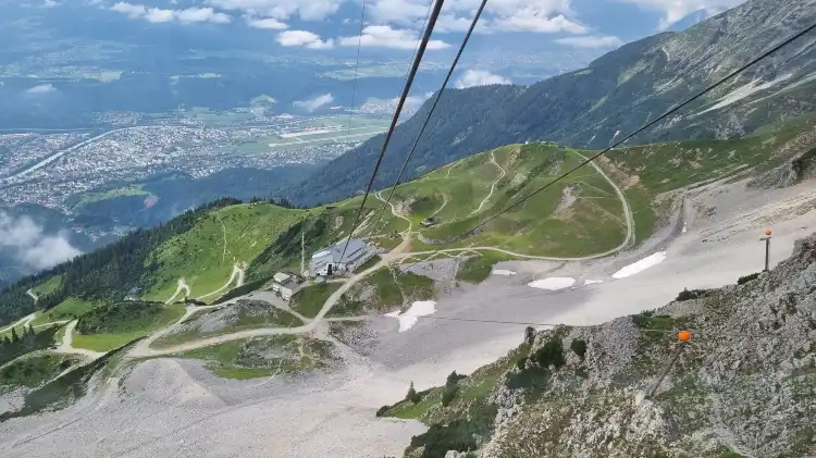 Hotels near Hafelekarspitze