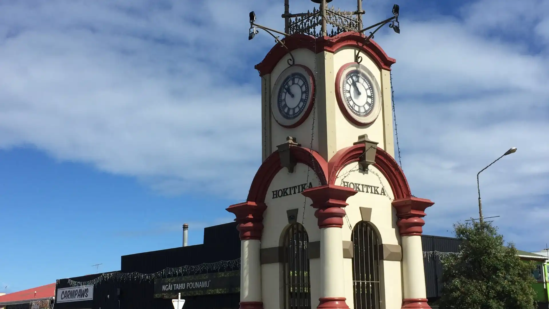 Hotel berhampiran Hokitika Town Clock