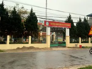 Sân vận động xã Tức Tranh