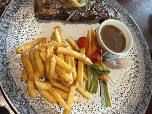 Cutt & Grill (The Breeze)