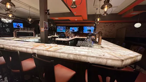 Flying Pig Tavern & Tap