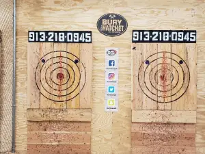 Bury The Hatchet Kansas City - Axe Throwing