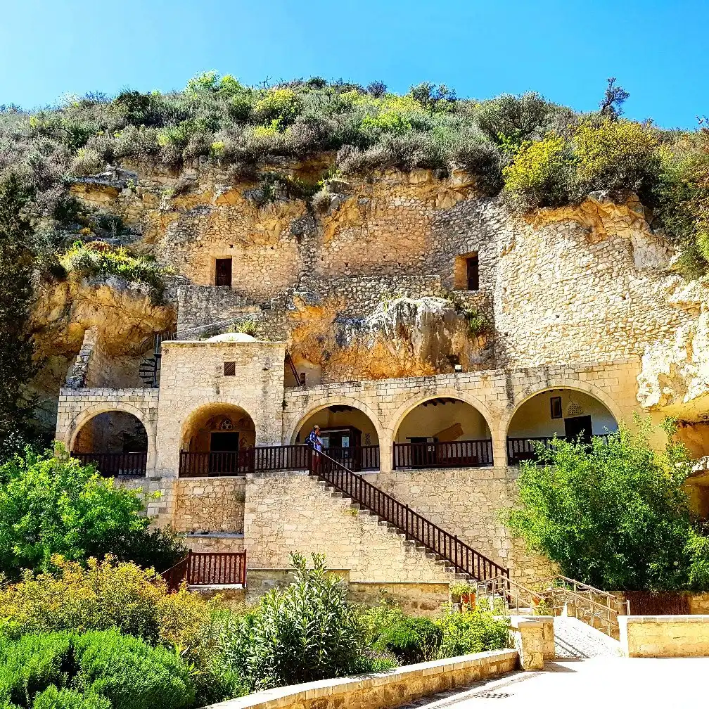 聖尼歐菲托斯修道院附近的飯店