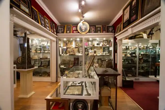 Hotels near U.S. Christian Commission Museum