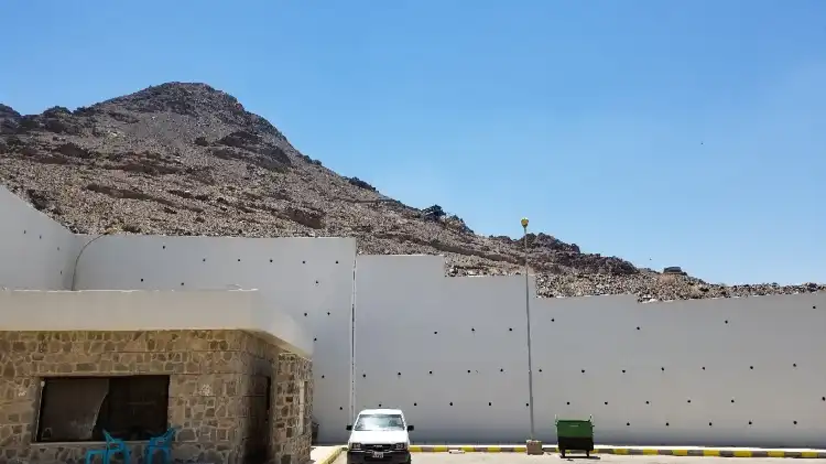 Hotels near Lot's Cave