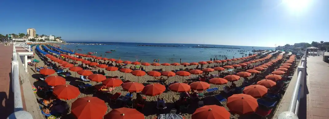 Hotels near Stabilimento Balneare Perla del Tirreno