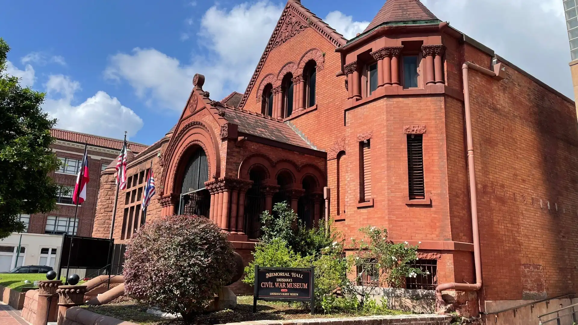 Hotels near Confederate Memorial Hall Museum