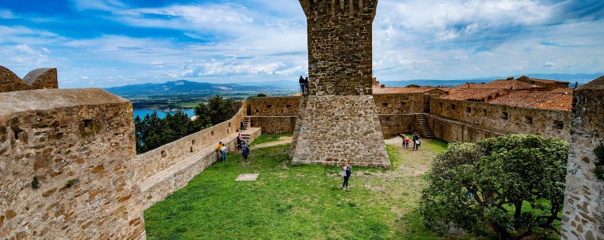 Torre medievale di Populonia e Rocca degli Appiani