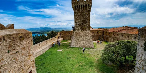 Torre medievale di Populonia e Rocca degli Appiani