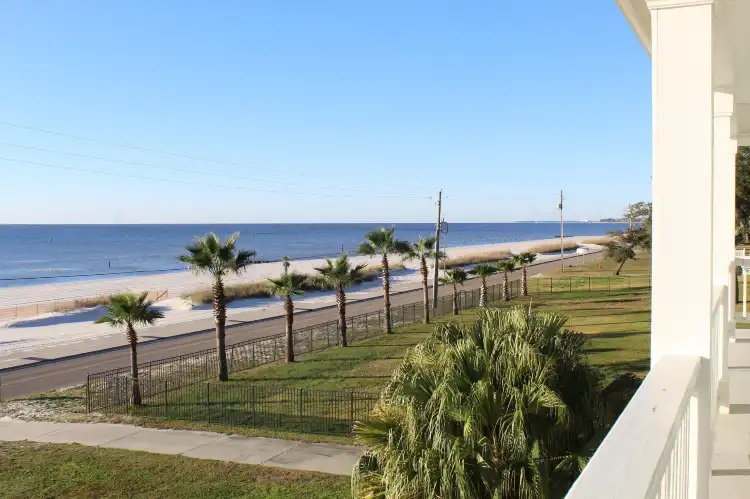 Hotels near Bay St. Louis beach