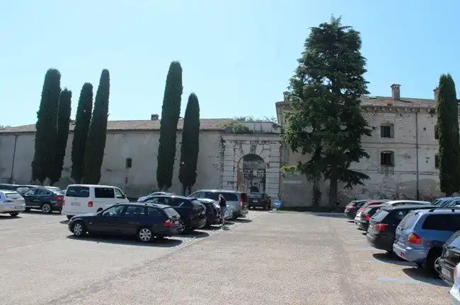Hotels near Caserma la Rocca