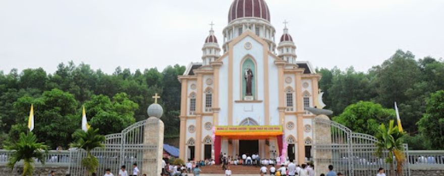 Đền thờ ANTON Giáo họ Chọ Mùa