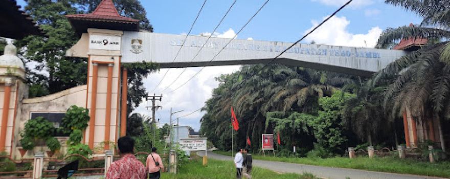 Gapura Batas Jambi dan Sumatera Barat