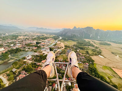 Amazing Vang Vieng Paramotor and Hot Air Balloon | 놀라운 파라모터 | พารามอเตอร์วังเวียง l 令人驚嘆的萬榮動力傘和熱氣球 l ອາເມຊິ່ງວັງວຽງພາລາມໍເຕີ