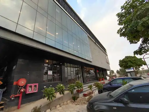V Square Multiplex
