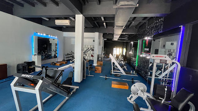 In Shape Club by Galeas