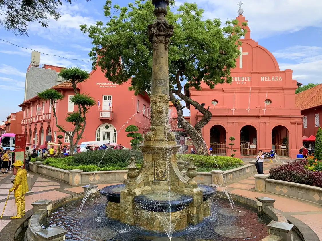 Hotels near Queen Victoria's Fountain
