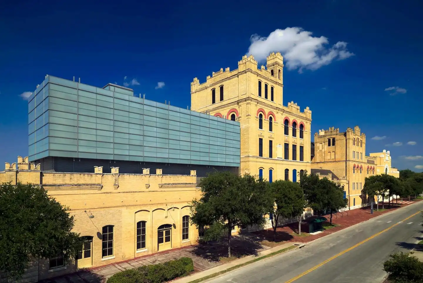 Hotels near San Antonio Museum of Art