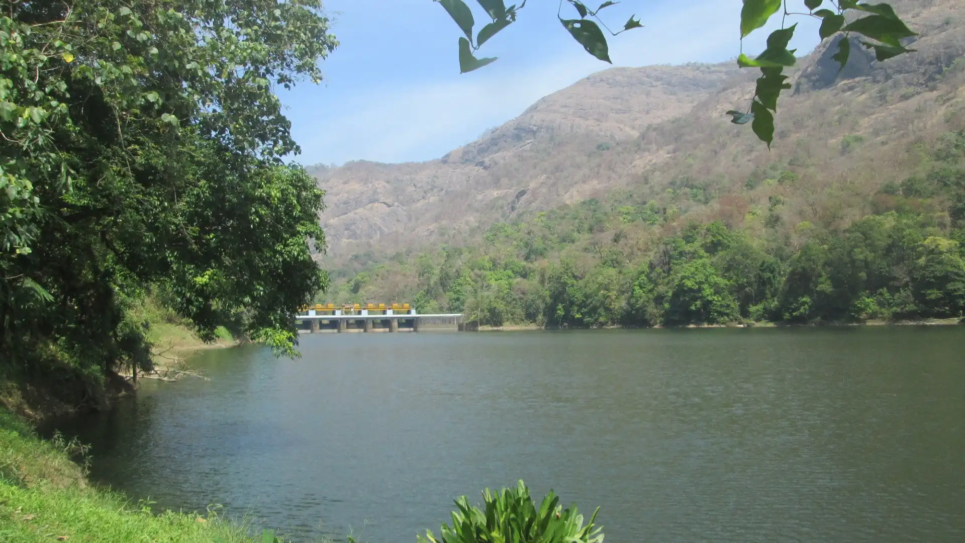 Hotels near Idamalayar Dam