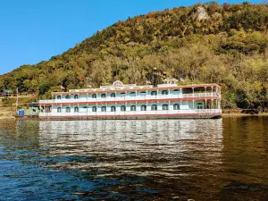 Winona Tour Boat