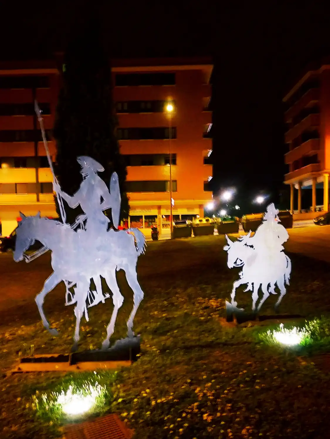 Hotel in zona Siluetas de Don Quijote & Sancho Panza