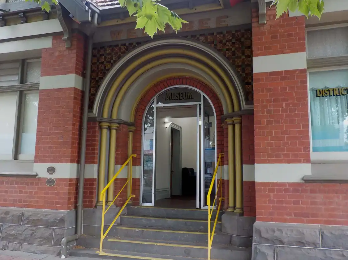 Hotels near Werribee District Historical Society and Museum