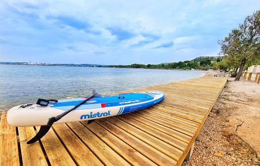Compare 5 airports near Vitrolles