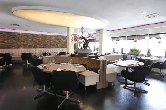 Ichi Restaurant & Lounge