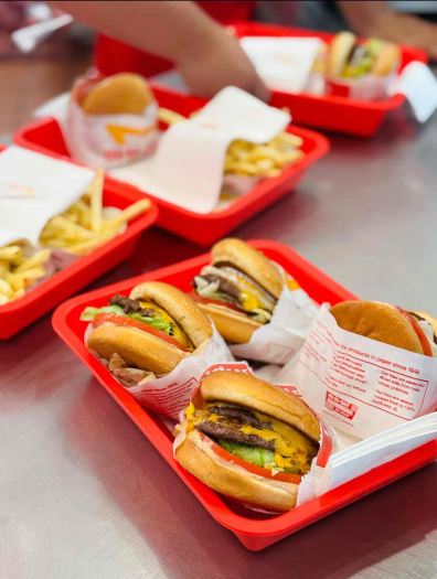 イン・アンド・アウト・バーガーのおすすめメニュー・口コミ・営業情報