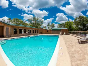 Twin Lakes Camp Resort