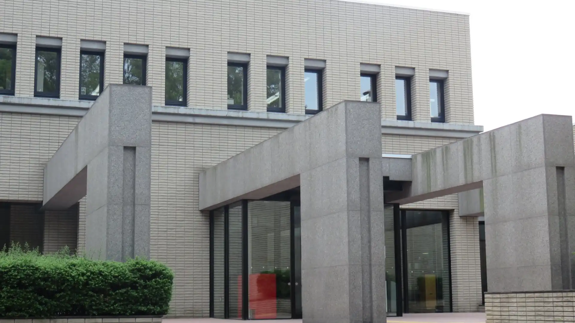 北海道立文学館周辺のホテル