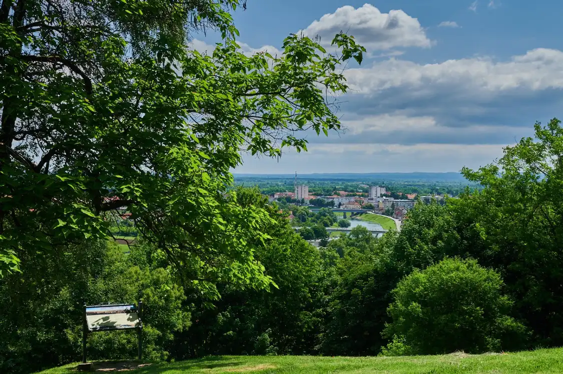 Hotels near Dubovac Castle