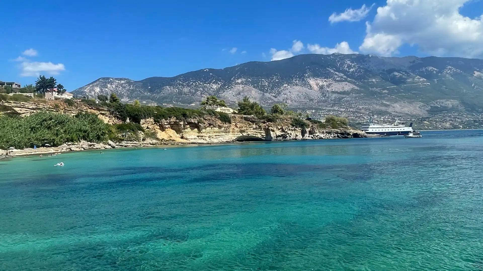 Hotels near Pessada Beach
