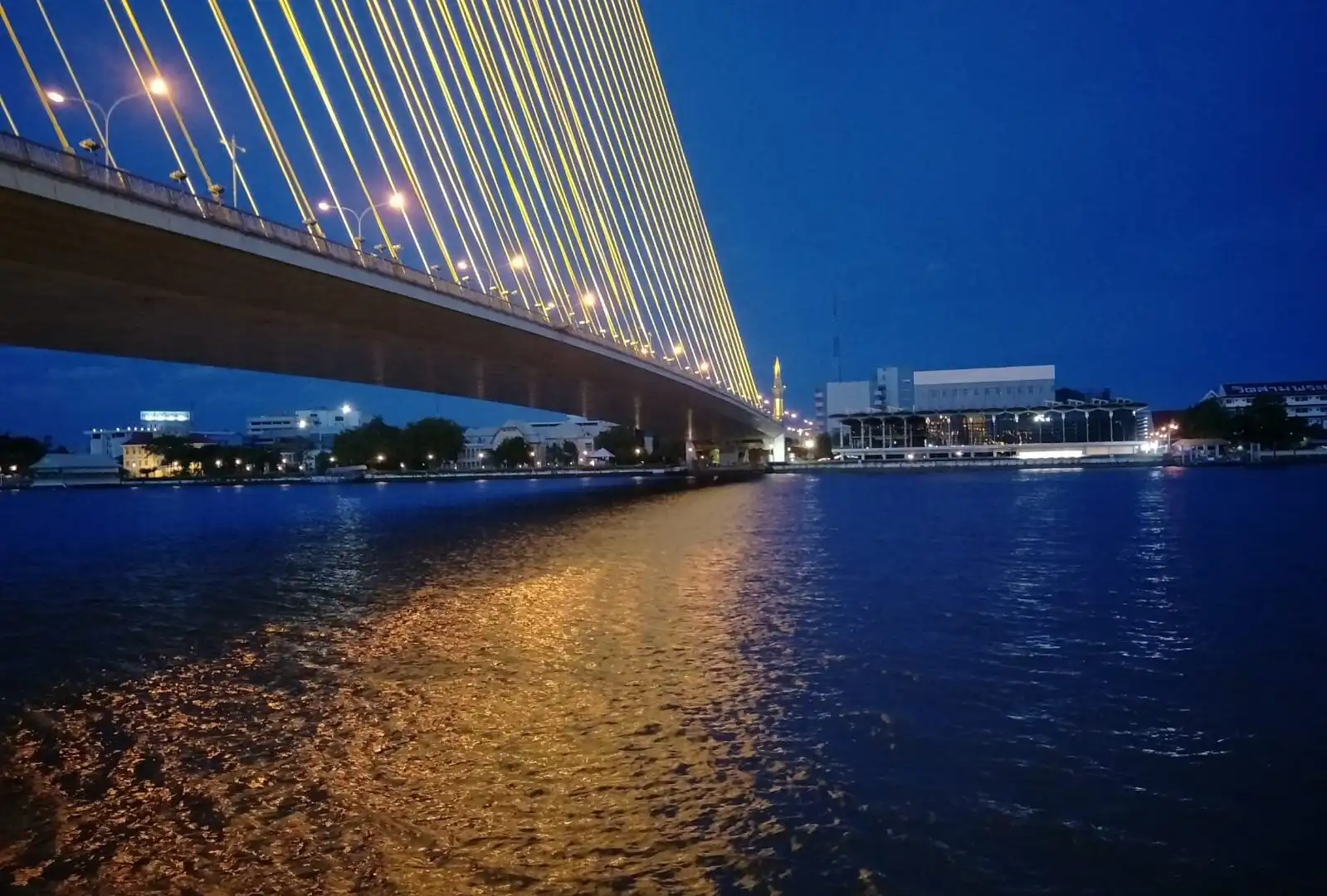Hoteles cerca de Rama Viii Bridge