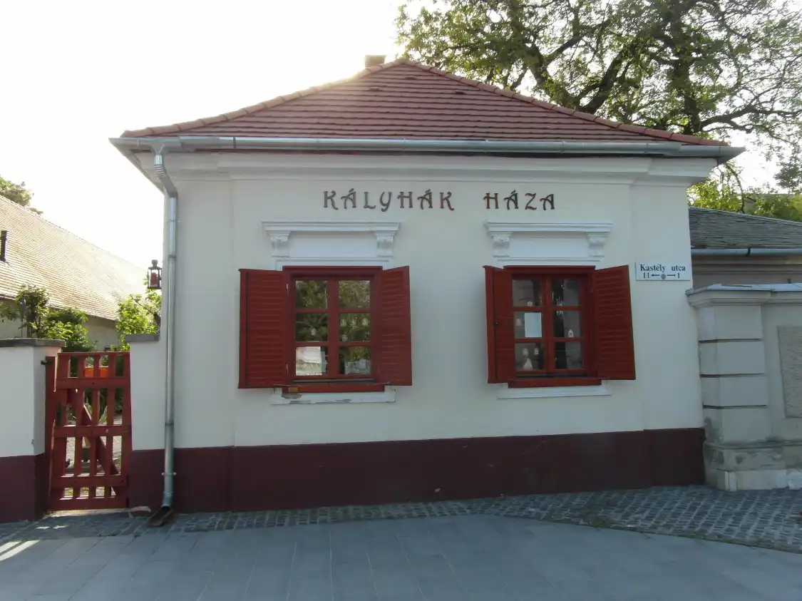 House of Stoves附近的飯店