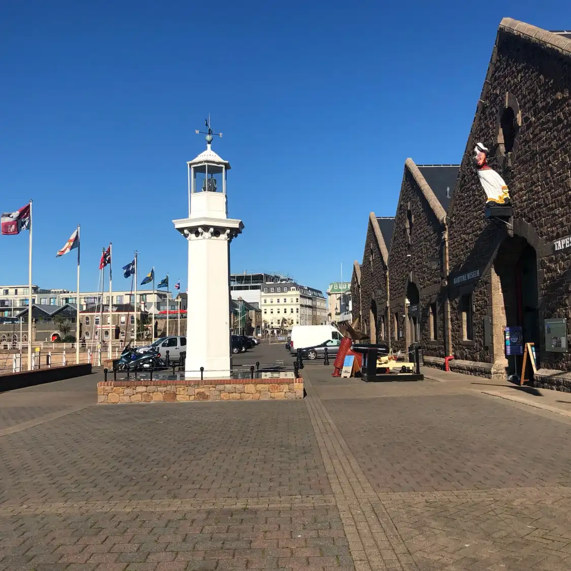 Hotels near Lighthouse Memorial