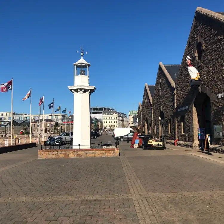 Hotels near Lighthouse Memorial