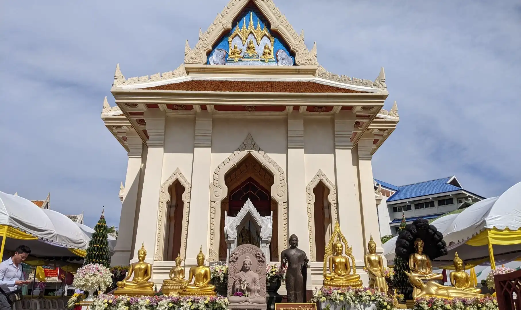 Hotels near Suthiwararam Temple