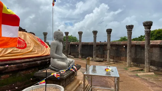 Girihandu Seya Temple