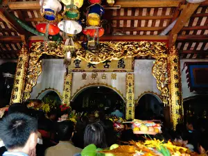 Cầu Muối Temple
