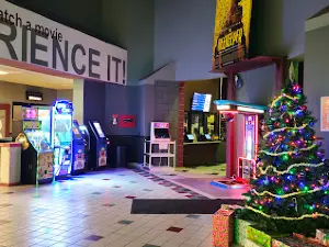 R/C Carlisle Commons Movies 8