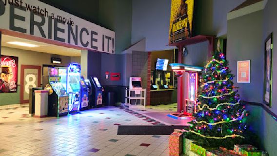 R/C Carlisle Commons Movies 8