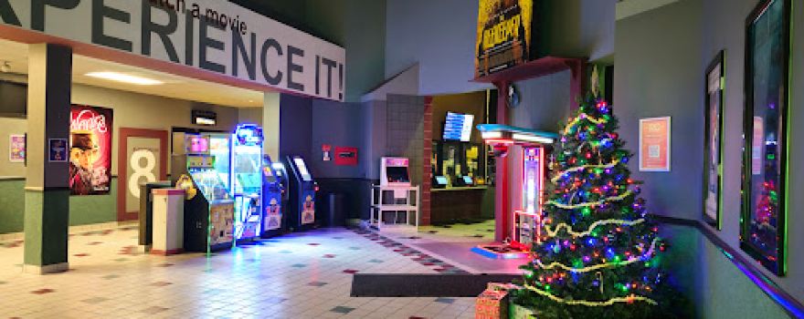 R/C Carlisle Commons Movies 8