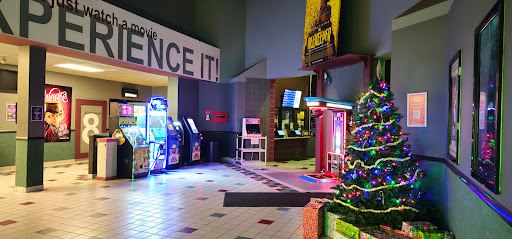 R/C Carlisle Commons Movies 8