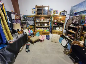 Neely's Korner Indoor Fleamarket and Outdoor Swap Meet