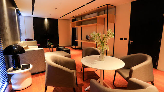 The Blue Leaf Cosmopolitan