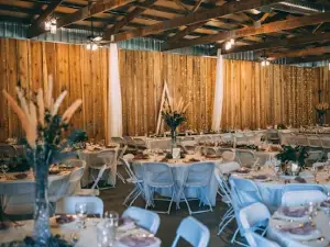 Acorn Ridge Reception Barn