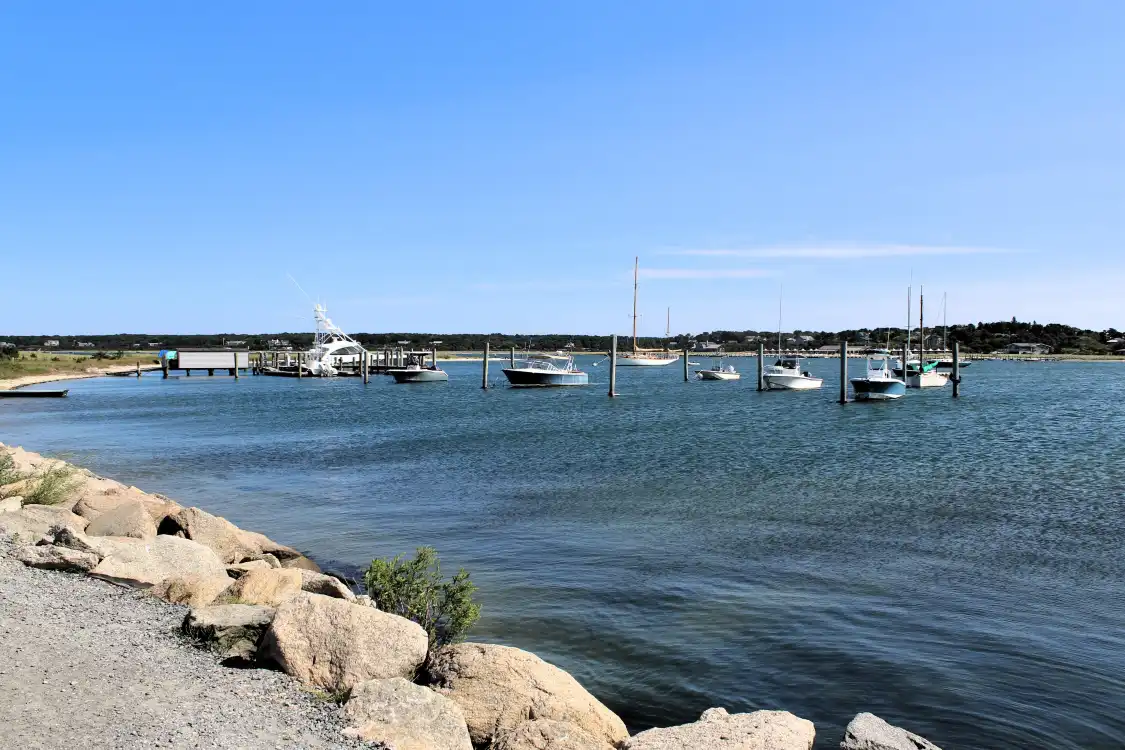 Hotels near Edgartown Harbor Lighthouse